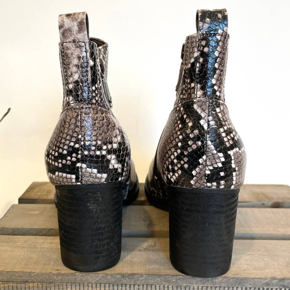 Blondo Elvina Snakeskin Waterproof Chelsea Ankle Boot Size 8 New - Picture 4 of 7